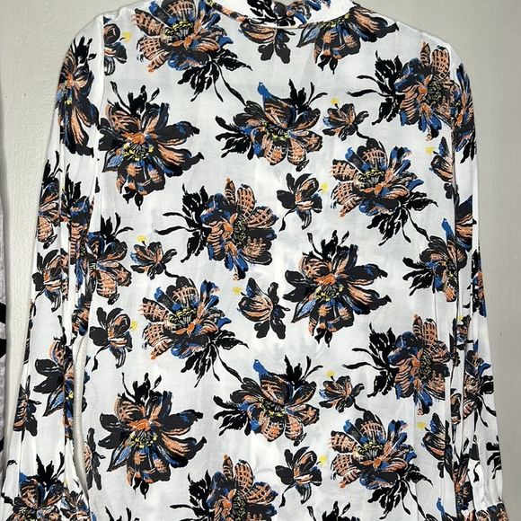 Zara floral, long sleeve, button-down blouse, size large - Picture 12 of 13